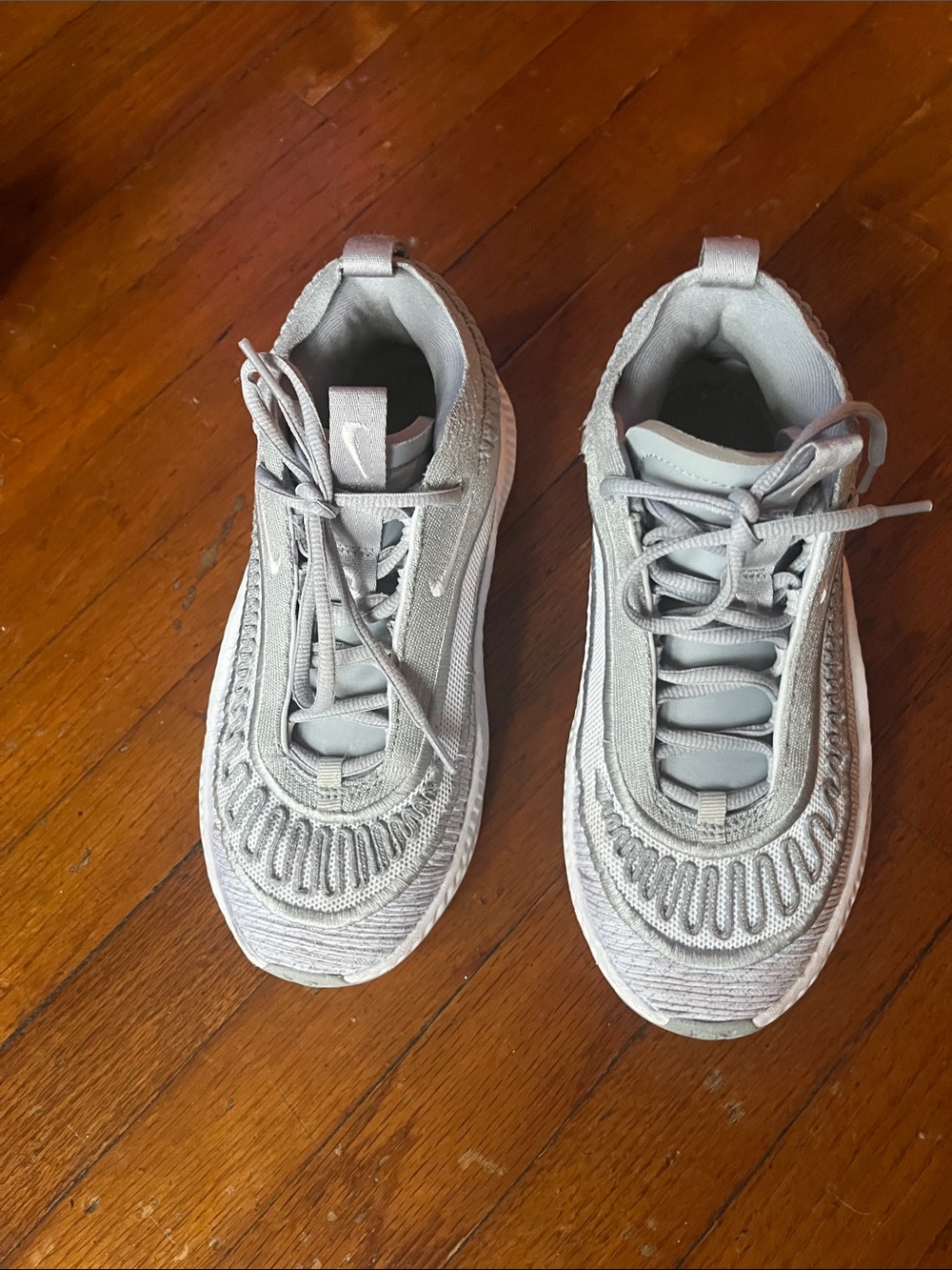 Nike Gray Knit Women's Sneakers - Lightweight Athletic Style Womens 7 kids 5.5